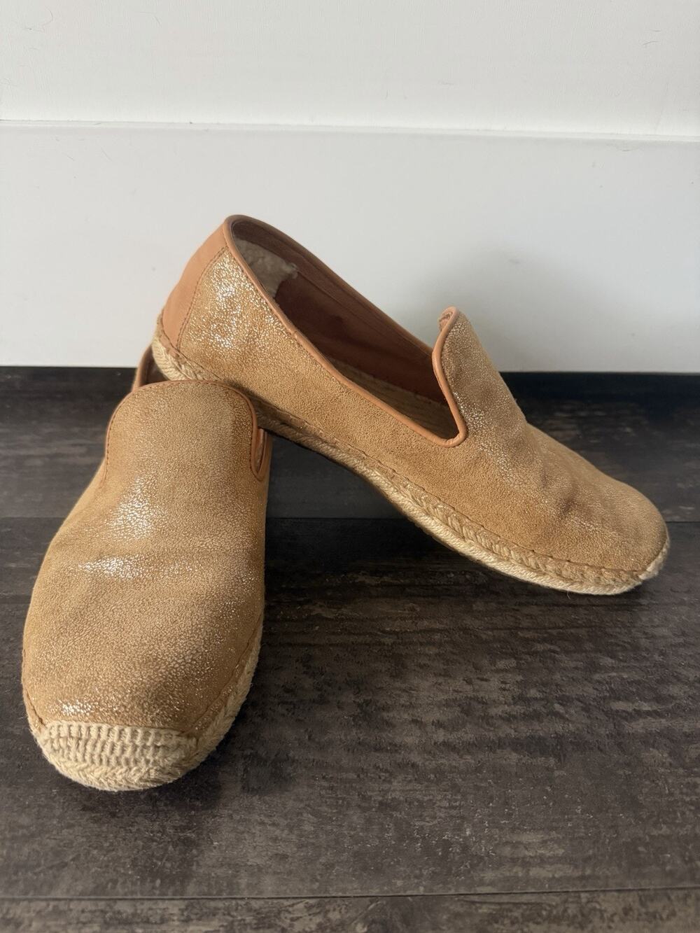 UGG Australia women’s metallic gold espadrille slip-on shoes Size 8